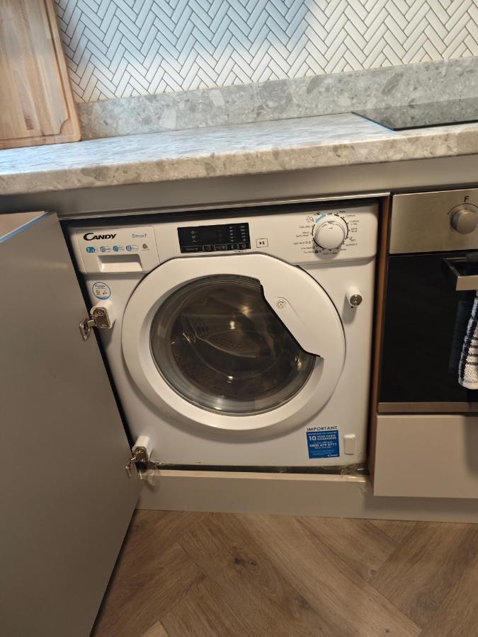 1 Bedroom Flat In Wood Green Piccadilly Line Лондон Екстер'єр фото