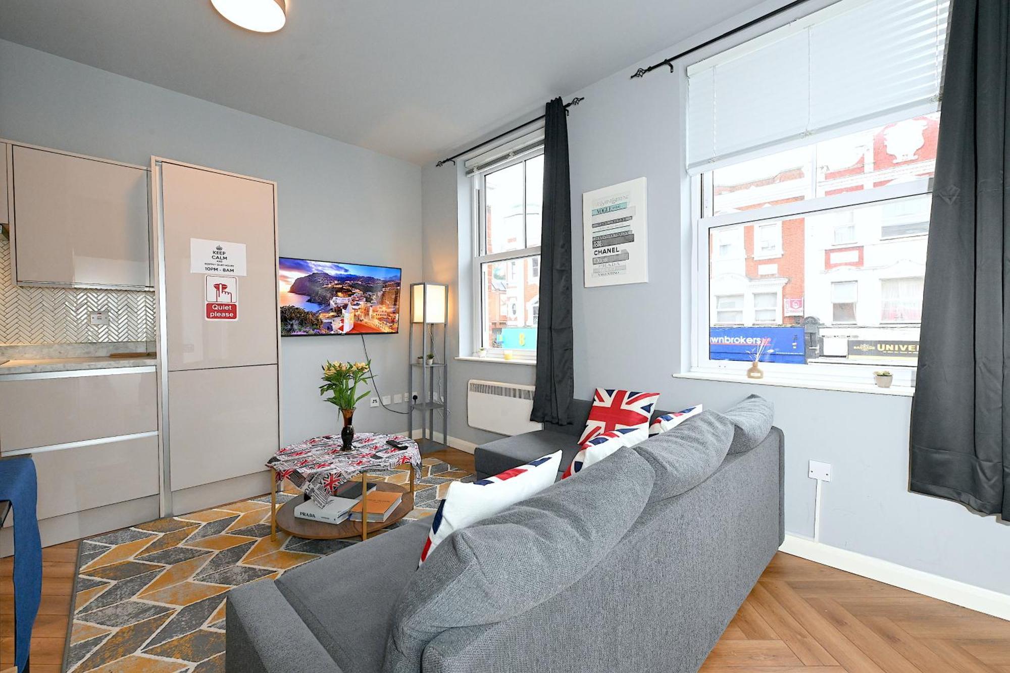 1 Bedroom Flat In Wood Green Piccadilly Line Лондон Екстер'єр фото