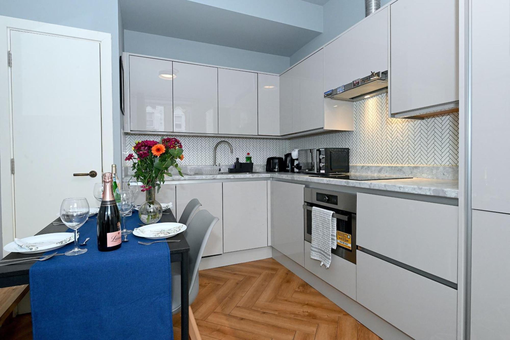 1 Bedroom Flat In Wood Green Piccadilly Line Лондон Екстер'єр фото