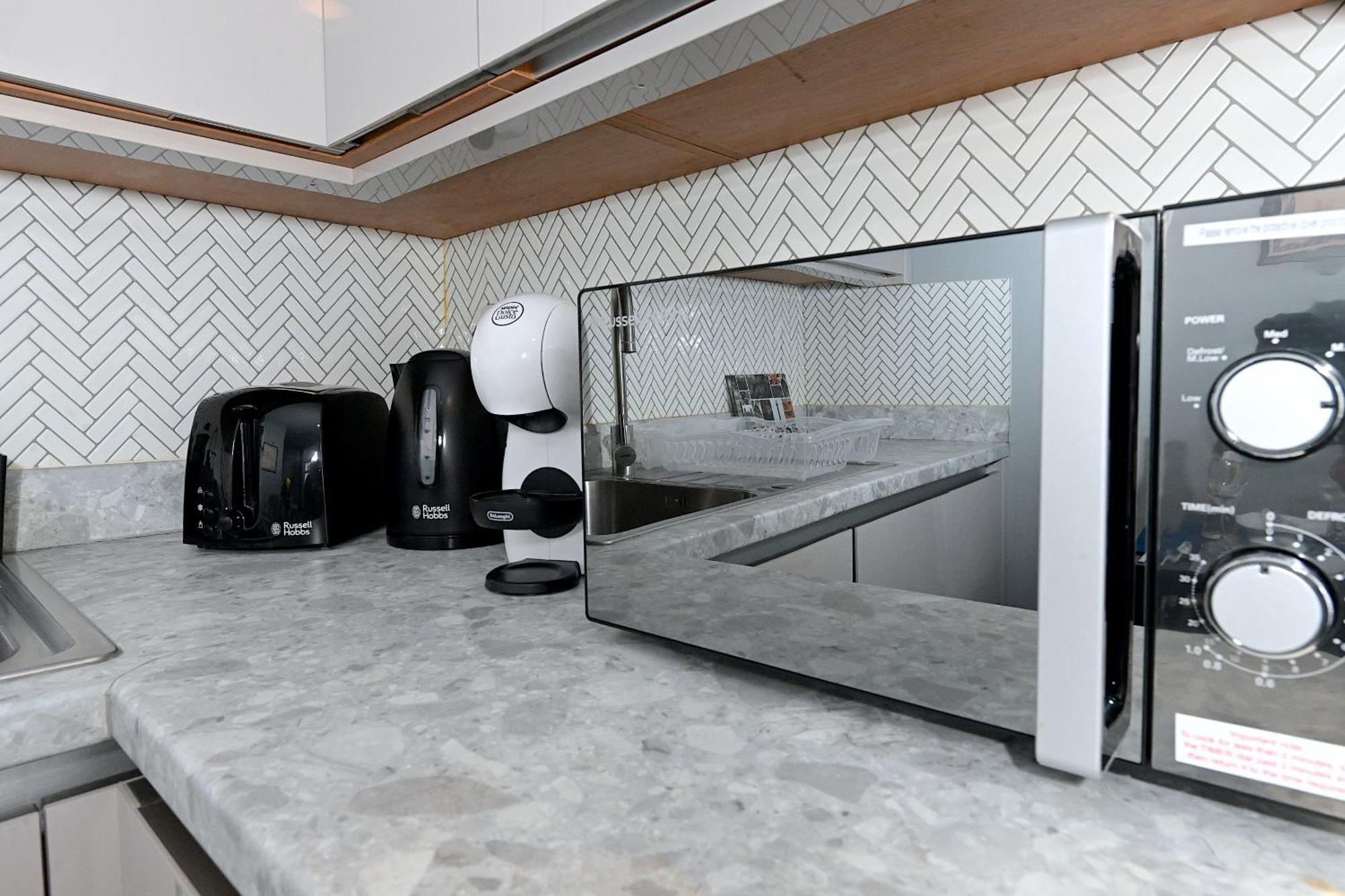 1 Bedroom Flat In Wood Green Piccadilly Line Лондон Екстер'єр фото